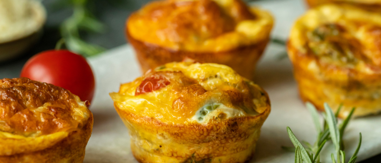 Muffins με μπέικον, αυγό και τυρί