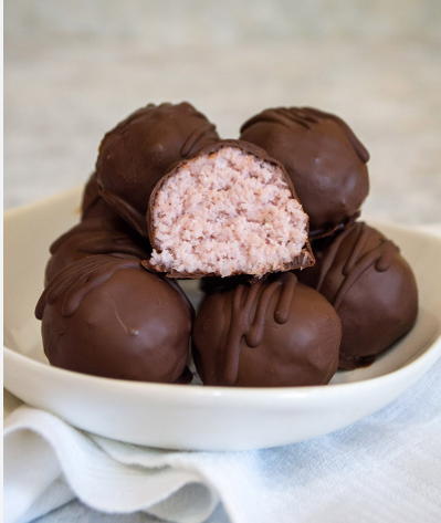 Σοκολατένια energy balls με γέμιση φράουλας
