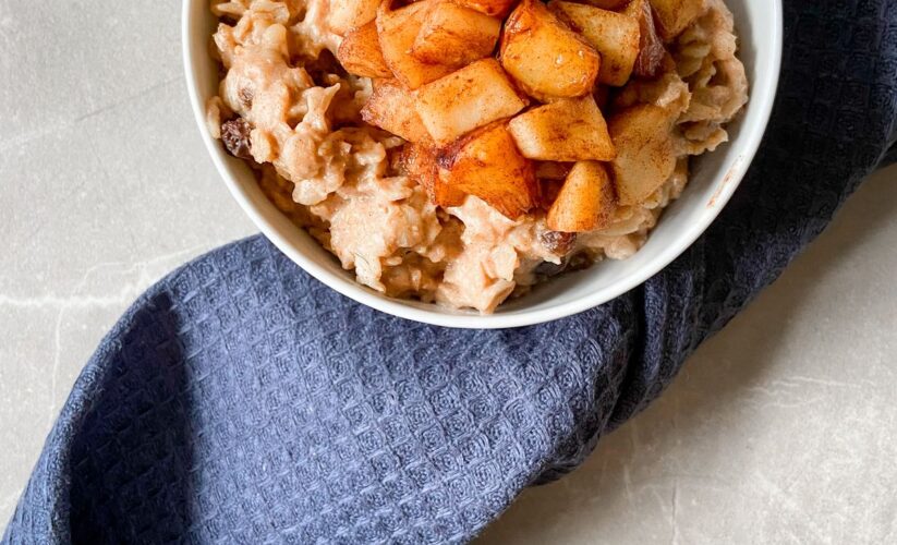 Oatmeal με μήλο και κανέλα