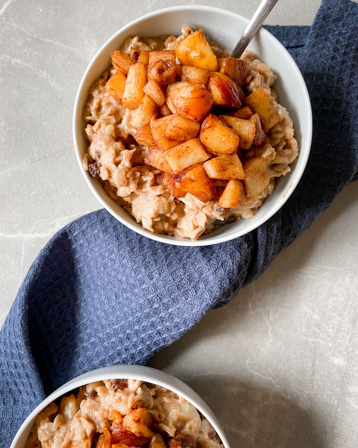 Oatmeal με μήλο και κανέλα